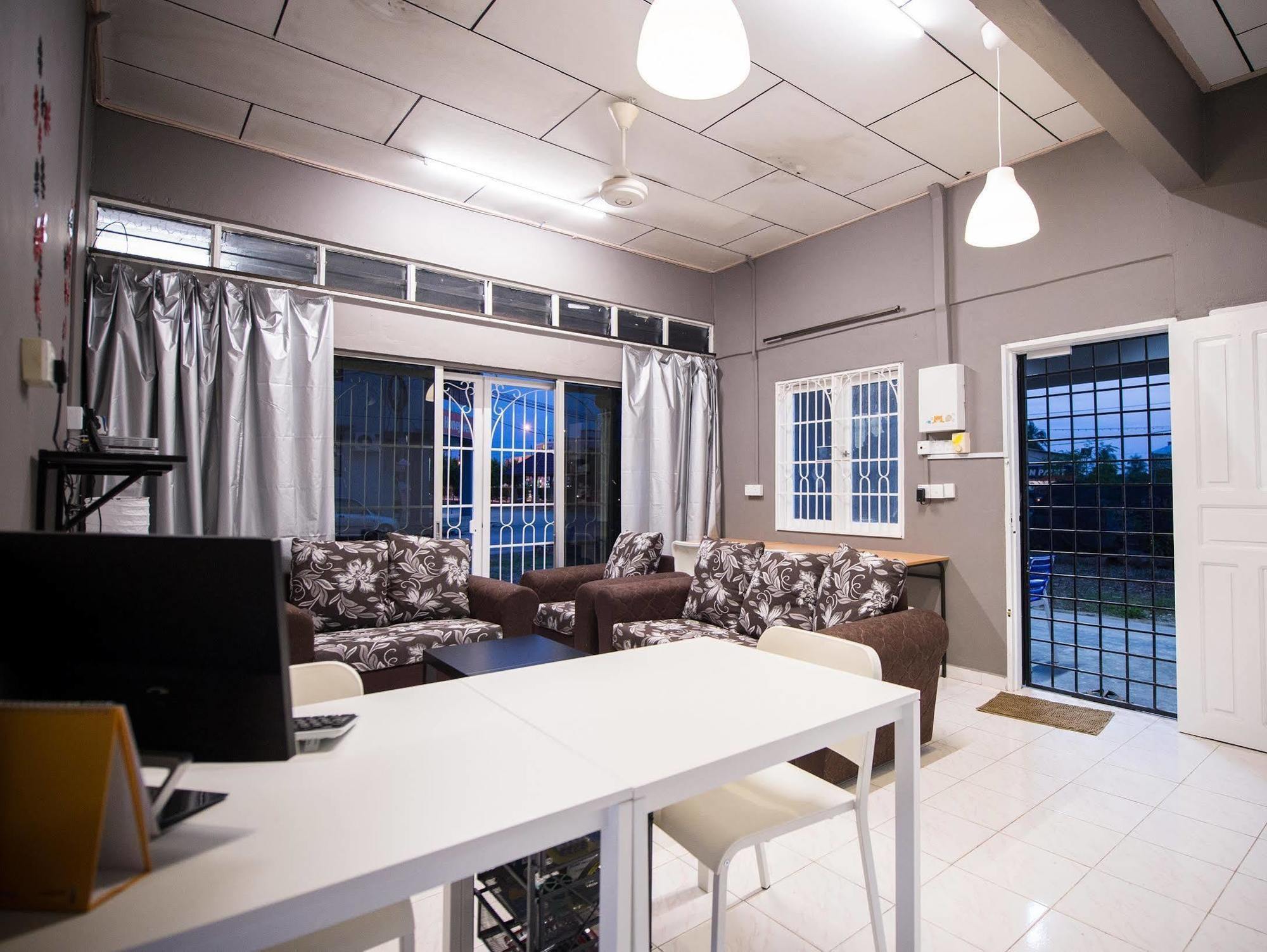 Kemaman Lodge & Cafe Chukai Extérieur photo